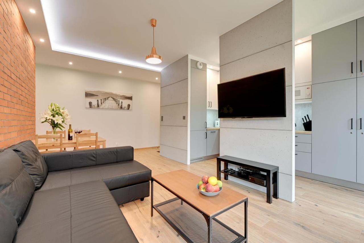 Central Apartment - Free Private Parking غدانسك المظهر الخارجي الصورة