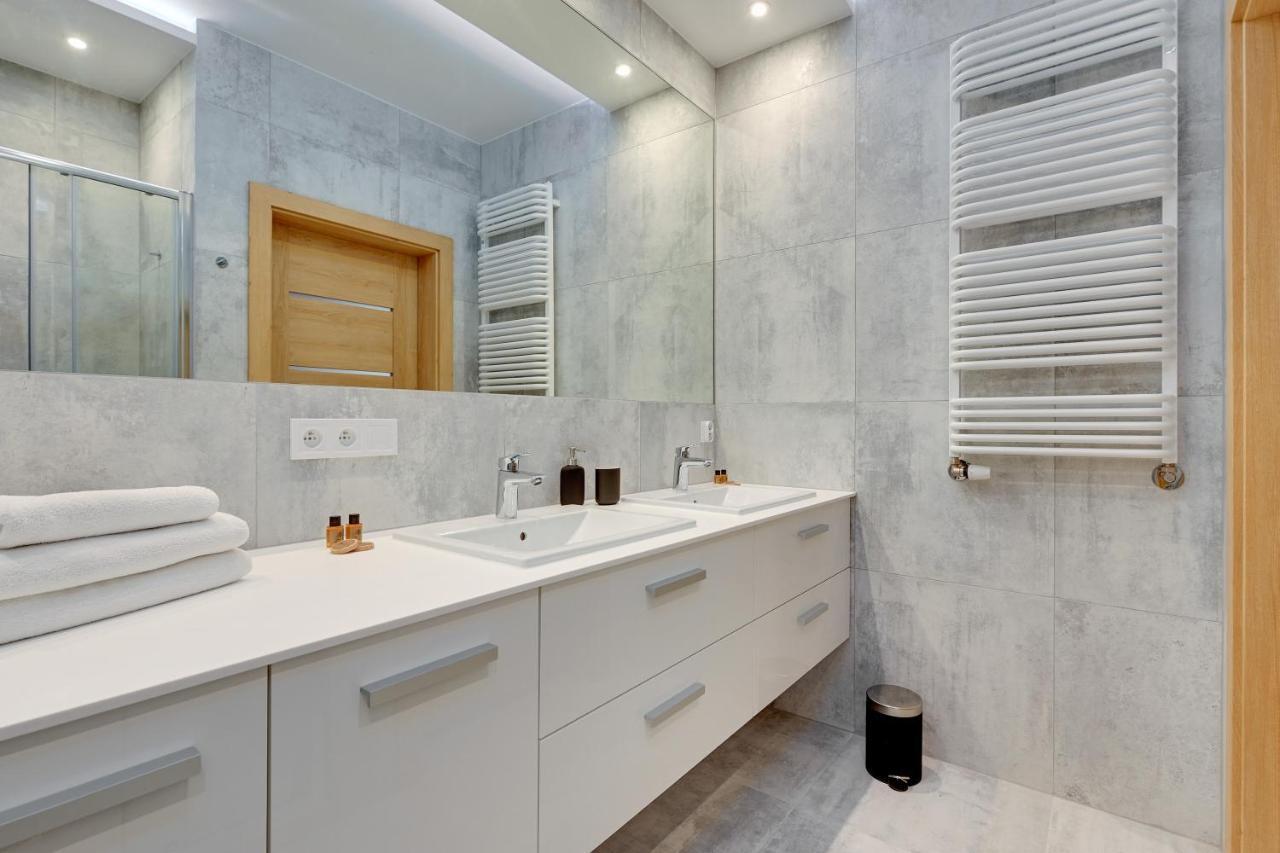 Central Apartment - Free Private Parking غدانسك المظهر الخارجي الصورة